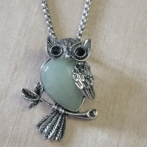 Green Aventurine Crystal Owl Pendant Necklace - Picture 4 of 4